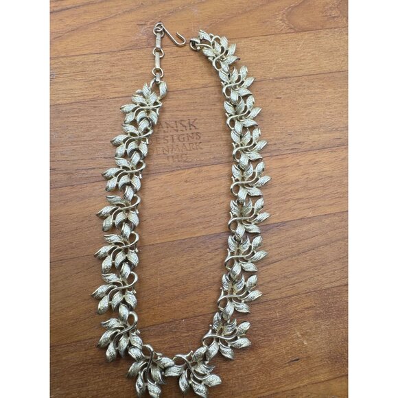 Coro Jewelry - Vintage Coro Necklace Gold Tone Choker Leaf Design Statement Necklace